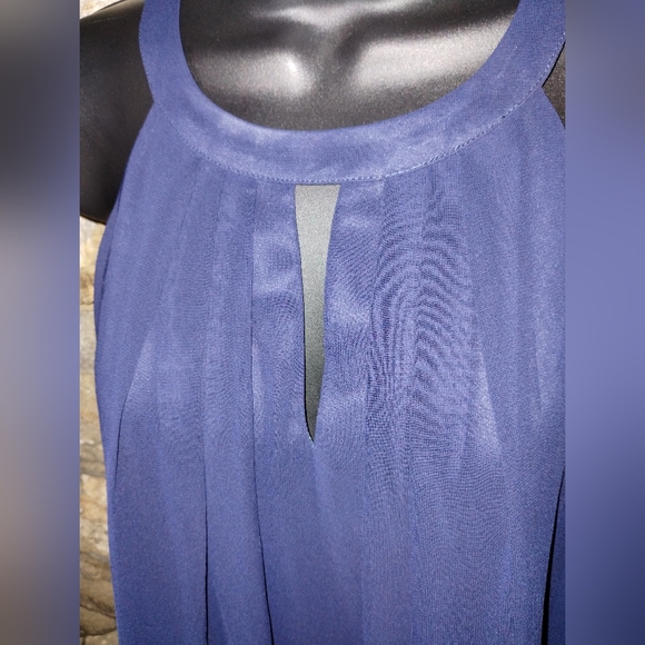 Vince Camuto navy lined halter dress with keyhole front and pleated hem - Picture 3 of 7